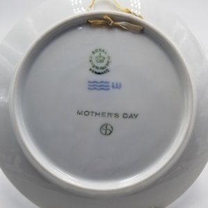 Vintage 1978 Royal Copenhagen Mors Dag (Mother's Day) Blue and White Plate Blond Mother and Daughter