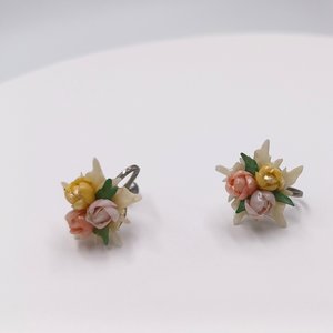 Vintage Delicate 1940's Shell and Scale Floral Brooch and Earrings Set