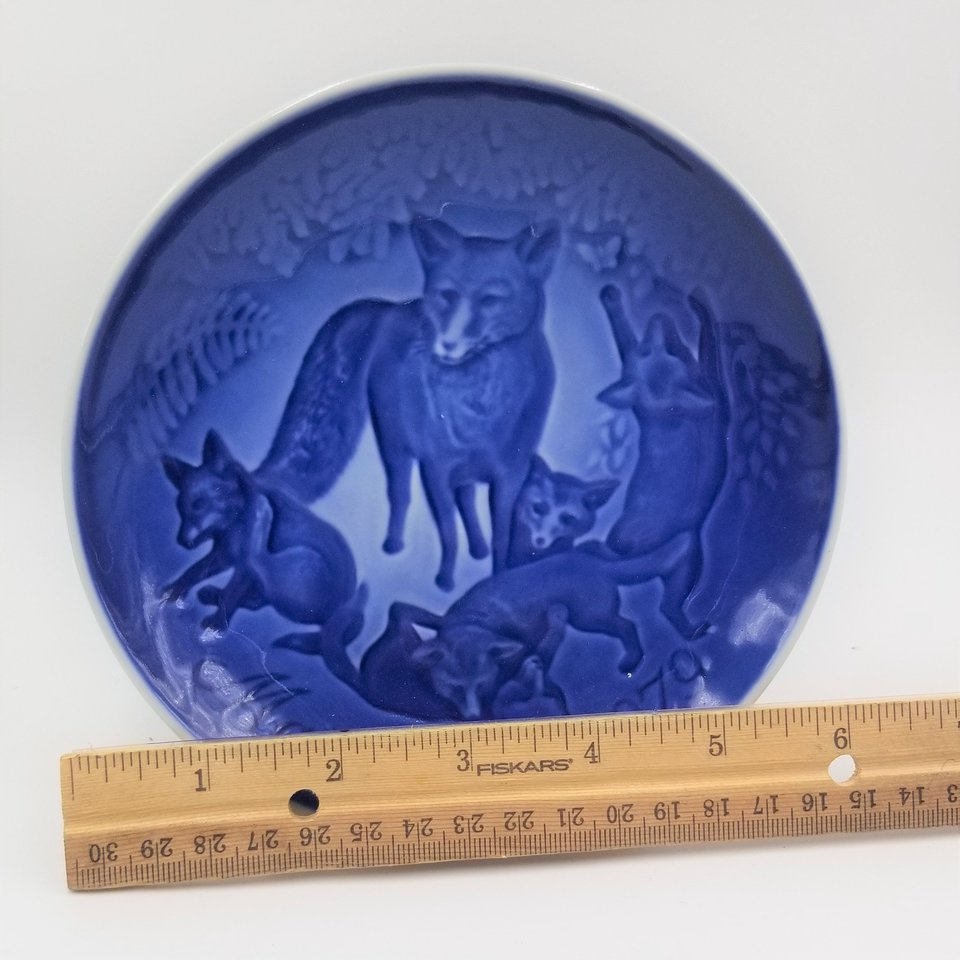 Vintage 1979 Bing and Grondahl B&G Mors Dag (Mother's Day) Blue and White Plate Fox and Pups with Original Box