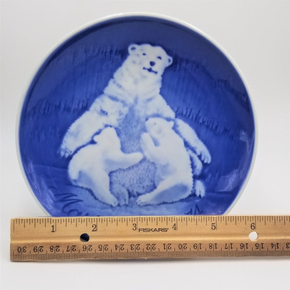 Vintage 1974 Bing and Grondahl B&G Mors Dag (Mother's Day) Polar Bear and 2 Cubs with Original Box