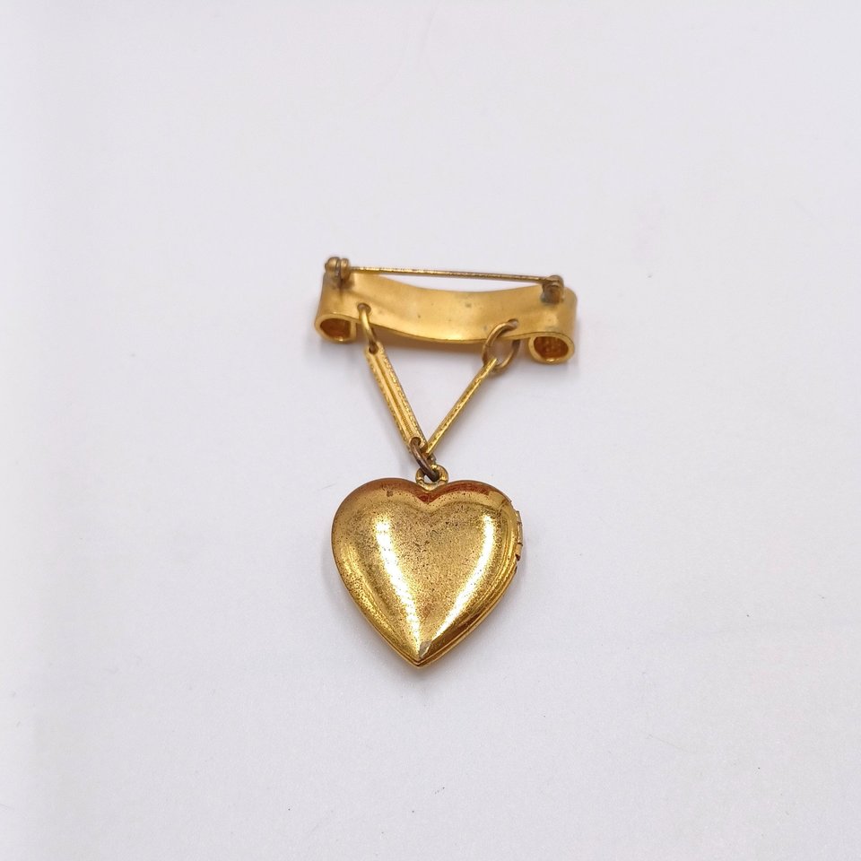 Romantic Vintage Gold Tone  Red Velvet Locket Pin