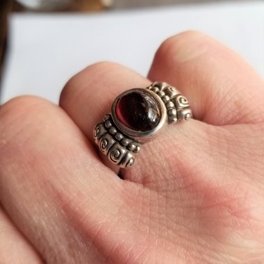 Eclectic Vintage Sterling Silver Balinese Garnet Cabochon Ring Size 8.5