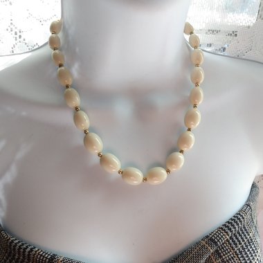 Classy Vintage MONET Off White with Gold Tone Accents Graduated Oval Plastic Beaded Collar Necklace