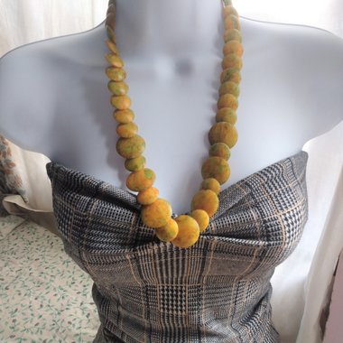 Smart Vintage  Bakelite Golden Yellow with Green and Orange Swirls Overlapping Disks Beaded Necklace