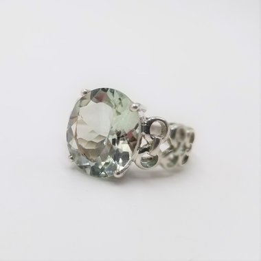 Beautiful Vintage 7 ct Oval Green Amethyst (Prasiolite} Sterling Silver Cocktail Ring Size 7