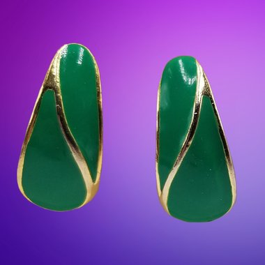 Casual Vintage Gold Tone and Green Enamel Pierced Earrings