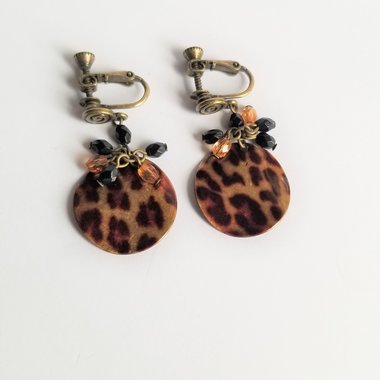 Wild Vintage Leopard Pattern Enamel with Dangling Beads Screw Back Clip On Dangle Drop Earrings