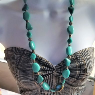 Beautiful Vintage Chunky Faux Turquoise Dyed Howlite Long Beaded Necklace