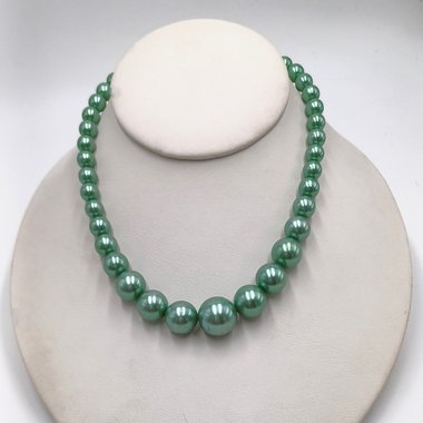 Vintage Japan Medium Green Faux Pearls Choker