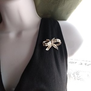 Magnificent Keyes, Rare Designer Silver Tone Rhinestone Baguette Bow Brooch
