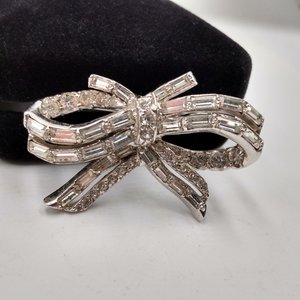 Magnificent Keyes, Rare Designer Silver Tone Rhinestone Baguette Bow Brooch