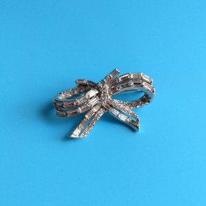 Magnificent Keyes, Rare Designer Silver Tone Rhinestone Baguette Bow Brooch