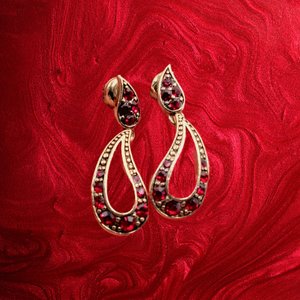 MONET Gold Tone Red Rhinestone Paisley Dangle Earrings with Original pushbacks