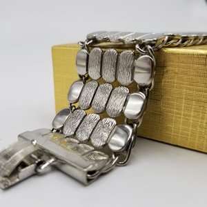 Stylish Vintage Silver Tone Snail/Scroll Chain Panel Bracelet