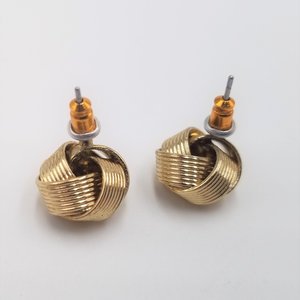 Flattering Vintage Gold Tone Figural Knots Post Earrings