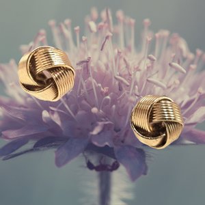 Flattering Vintage Gold Tone Figural Knots Post Earrings
