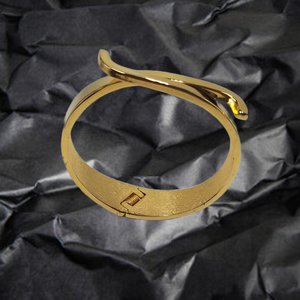 Shiny Vintage Gold Tone Criss Cross Clamper Cuff Bracelet,