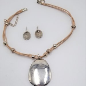 Fun Vintage Silver Tone Glitter Confetti Medallion on Light Brown Leather Cord with Matching earrings Jewelry Set