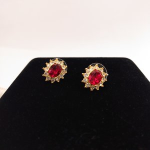 Sparkling Vintage Rosa Gold Tone Clear Rhinestones Surrounding a Larger Red Oval Rhinestone Stud Earrings
