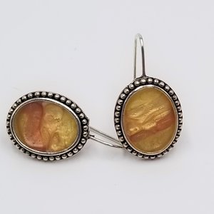 Fun Vintage Silver Tone Glitter Confetti Medallion on Light Brown Leather Cord with Matching earrings Jewelry Set