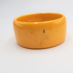 Vintage Art Deco Chunky and Wide Genuine Butterscotch Bakelite Bangle Bracelet