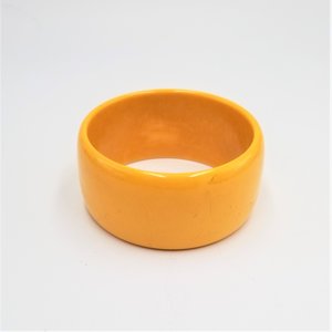Vintage Art Deco Chunky and Wide Genuine Butterscotch Bakelite Bangle Bracelet