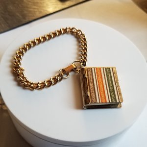 1958 Ice Capades Souvenir Picture Book Charm Gold Tone Bracelet