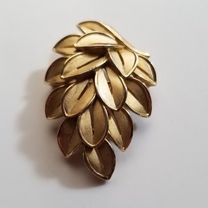 Vintage Signed Crown Trifari Brushed Gold Tone Leaves Brooch