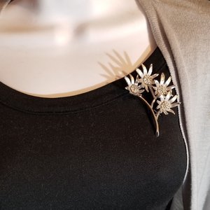 Vintage Signed Judy Lee Mid Century Silver Tone Multi-Flower Brooch