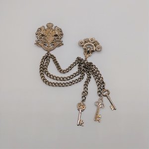Vintage Gold Tone Providentiae Memor Lion Crown Keys Chain Double Brooch