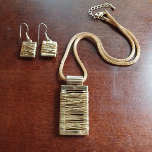 Lia Sophia, "Gold Digger" Gold Tone Wire Wrap Pendant, Chain and Matching Earrings Jewelry Set