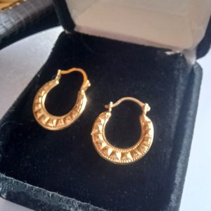 10K Gold Latch Back Hoop Earrings