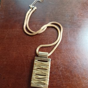 Lia Sophia, "Gold Digger" Gold Tone Wire Wrap Pendant, Chain and Matching Earrings Jewelry Set