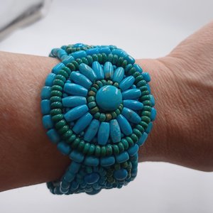 Vintage Southwestern Dyed Turquoise Howlite Beaded Cuff Bracelet