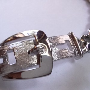 Avon Silver Tone Heavy Curb Chain Bracelet with Buckle Closure