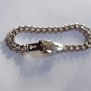 Avon Silver Tone Heavy Curb Chain Bracelet with Buckle Closure