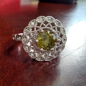 Vintage Silver Tone Filigree Olive Green Stone Fashion Ring Size 5.5