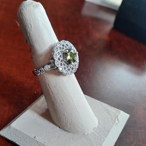 Vintage Silver Tone Filigree Olive Green Stone Fashion Ring Size 5.5