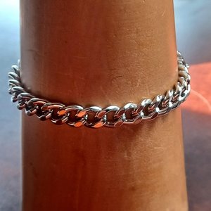 Avon Silver Tone Heavy Curb Chain Bracelet with Buckle Closure