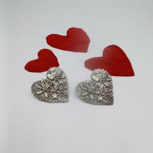 Heart Shape Floral Design Pewter Pierced Earrings