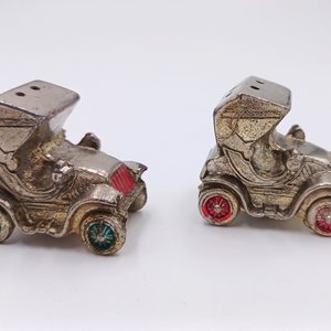 Vintage Model T's Silver Plate Texas Souvenir Salt and Pepper Shakers Set