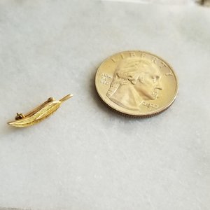 14K Gold Small Feather Pin Stamped DIBB, Lapel Pin, Gold Feather Pin