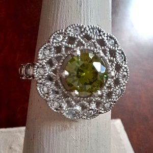 Vintage Silver Tone Filigree Olive Green Stone Fashion Ring Size 5.5