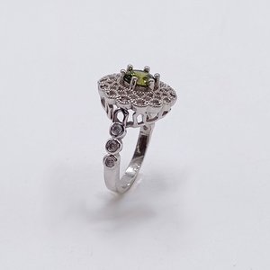 Vintage Silver Tone Filigree Olive Green Stone Fashion Ring Size 5.5