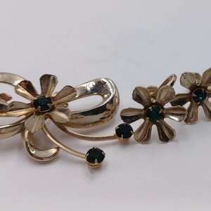 Vintage Retro Gold Tone and Green Crystal Brooch and Earrings Jewelry Set