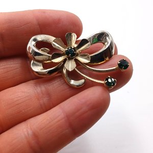 Vintage Retro Gold Tone and Green Crystal Brooch and Earrings Jewelry Set