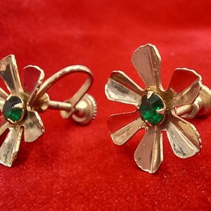 Vintage Retro Gold Tone and Green Crystal Brooch and Earrings Jewelry Set