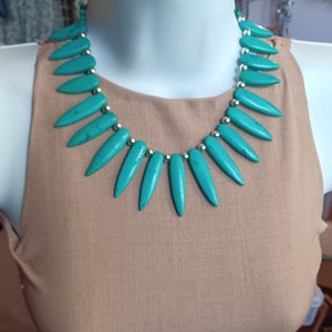 Dyed Turquoise Howlite Spiky Southwestern Fan Fringe Collar Necklace