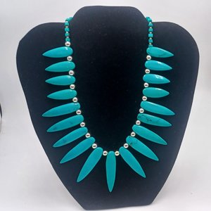 Dyed Turquoise Howlite Spiky Southwestern Fan Fringe Collar Necklace