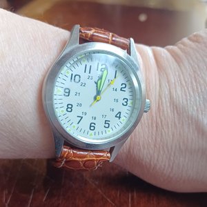 American Eagle Mens Quartz Wrist Watch 13059, Leather band, New Battery